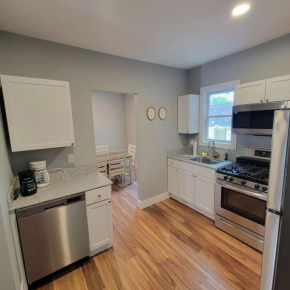 Beautiful 4 bedroom home short walk to Niagara Falls